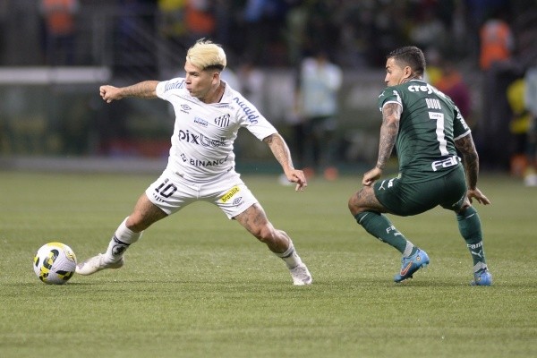 Alan Morici/AGIF/ Soteldo em campo no clássico contra o Palmeiras. Alan Morici/AGIF/ Soteldo em campo no clássico contra o Palmeiras.
