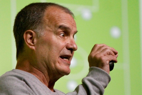 Foto: Luciano Belford/AGIF – Marcelo Bielsa permaneceu no Leeds United por cinco temporadas até retornar à Premier League