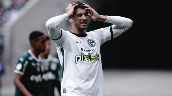Pedro Raul está emprestado ao Goiás até dezembro (Foto: Ettore Chiereguini/AGIF)