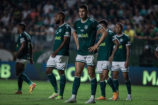 GO - Goiania - 11/09/2022 - BRASILEIRO A 2022, GOIAS X FLAMENGO - Pedro Raul jogador do Goias durante partida contra o Flamengo no estadio Serrinha pelo campeonato Brasileiro A 2022. Foto: Isabela Azine/AGIF GO - Goiania - 11/09/2022 - BRASILEIRO A 2022, GOIAS X FLAMENGO - Pedro Raul jogador do Goias durante partida contra o Flamengo no estadio Serrinha pelo campeonato Brasileiro A 2022. Foto: Isabela Azine/AGIF