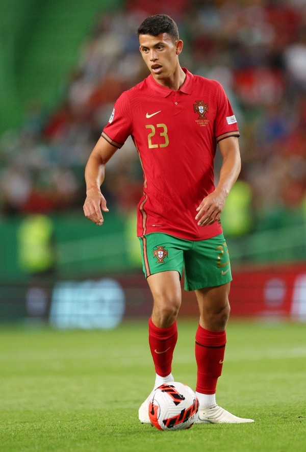 Matheus Nunes em açãopela seleção de Portugal, na Nations League – Foto: Carlos Rodrigues/Getty Images