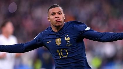 Foto: Aurelien Meunier/Getty Images - Mbappé acredita que tem mais liberdade na França Foto: Aurelien Meunier/Getty Images - Mbappé acredita que tem mais liberdade na França