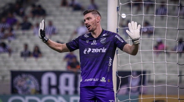 João Ricardo foi um dos poucos elogiados no Ceará (Foto: Lucas Emanuel/AGIF)