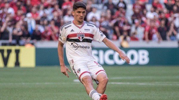 Pablo Maia com a camisa do São Paulo (Foto: Robson Mafra/AGIF)