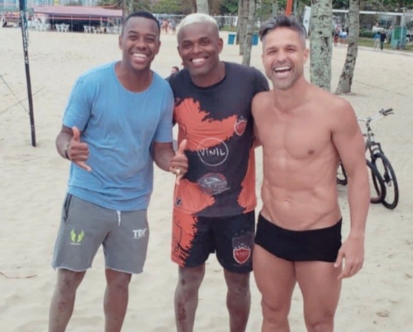 Foto: Reprodução/Twitter – Robinho e Diego Ribas