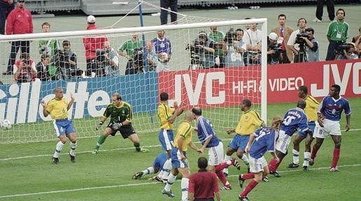 Foto: Ross Kinnaird/Allsport/Getty Images/Hulton Archive - A França venceu o Brasil na final da Copa de 1998