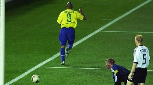 Foto: Stu Forster/Getty Images - Ronaldo foi decisivo para o Penta do Brasil, em 2002