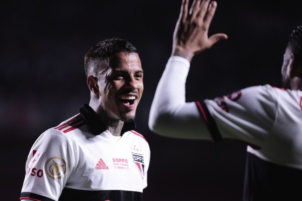 Diego Costa em ação com a camisa do São Paulo Diego Costa em ação com a camisa do São Paulo