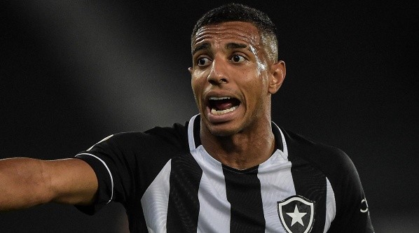 Victor Sá foi uma das primeiras contratações do Botafogo SAF (Foto: Thiago Ribeiro/AGIF)