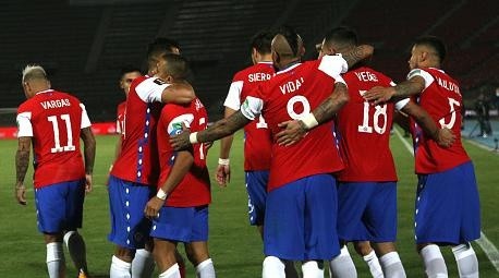 Foto: Claudio Reyes - Pool/Getty Images - Seleção Chilena ainda quer disputar a Copa do Mundo