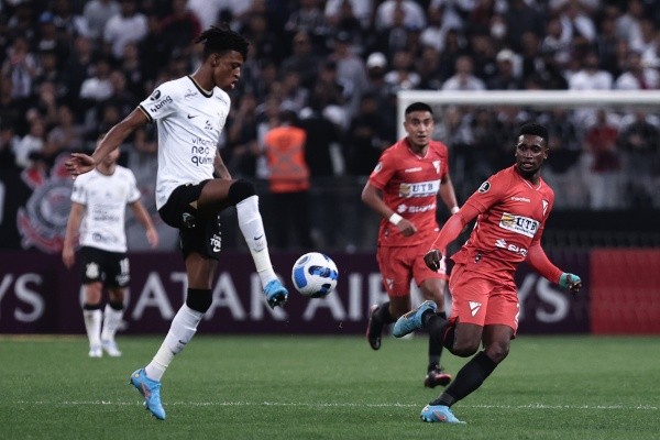 Ettore Chiereguini/AGIF/ Diretoria do Corinthians toma atitude sobre futuro de Robson Bambu. 