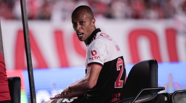 Miranda tem proposta para ficar no São Paulo (Foto: Ettore Chiereguini/AGIF) Miranda tem proposta para ficar no São Paulo (Foto: Ettore Chiereguini/AGIF)