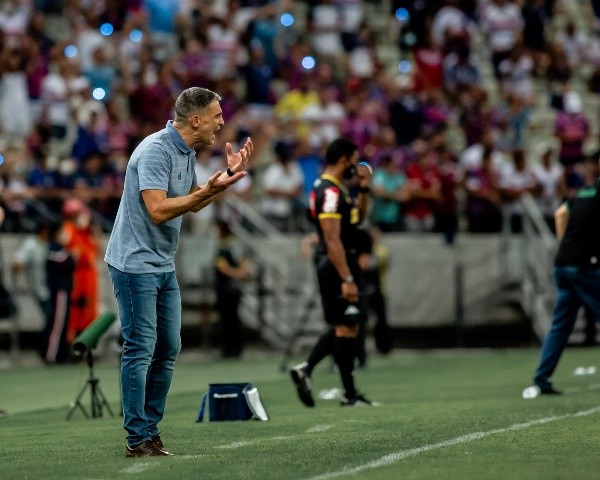 Pedro Chaves/AGIF/ Vojvoda em campo. 