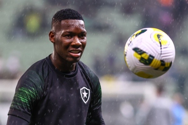 Marcello Zambrana/AGIF/ Patrick de Paula jogando no Botafogo. Marcello Zambrana/AGIF/ Patrick de Paula jogando no Botafogo.
