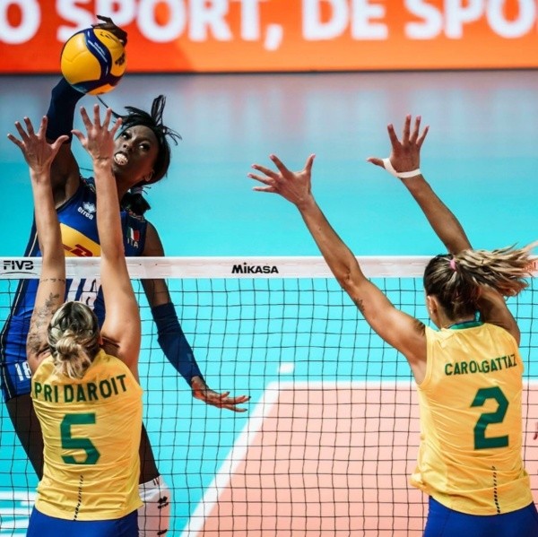 Egonu marcou 37 pontos, mas não evitou a derrota da Itália. Foto: FIVB