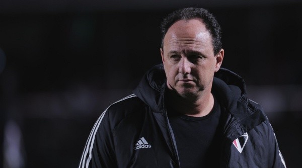 Rogério Ceni tem contrato com o São Paulo até dezembro de 2023 (Foto: Ettore Chiereguini/AGIF)