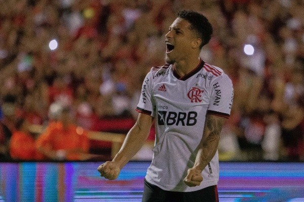 João Gomes se tornou peça fundamental do Flamengo (Foto: Aldo Carvalho/AGIF)