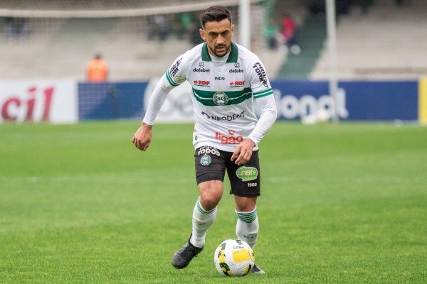 Foto: Robson Mafra/AGIF – Robinho está fora da partida contra o Palmeiras