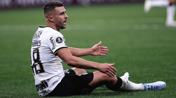 Júnior Moraes está de volta ao Corinthians (Foto: Ettore Chiereguini/AGIF)