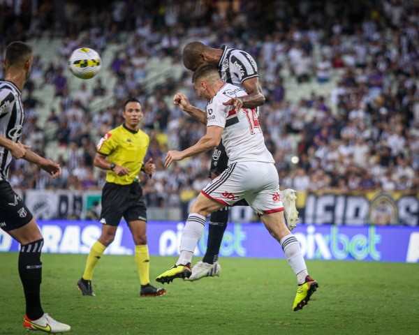 Lucas Emanuel/AGIF/ São Paulo em campo pelo Brasileirão. 