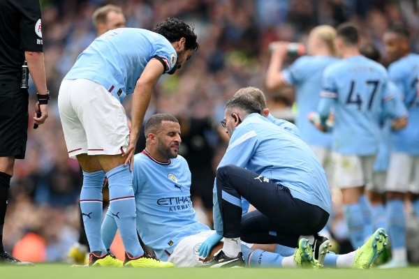 Michael Regan/Getty Images/ Walker se machucou em jogo contra o Machester United. 