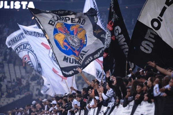 Fiel: Sempre lotando a casa do Corinthians – Foto: Daniel Vorley/AGIF