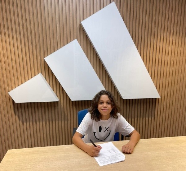 Foto:Divulgação MF Press Global – ‘Pedrito’ assinou contrato com a Adidas