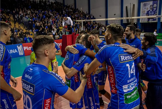 Campinas comemorando a vaga na final. Foto: Pedro Teixeira/Vôlei Renata