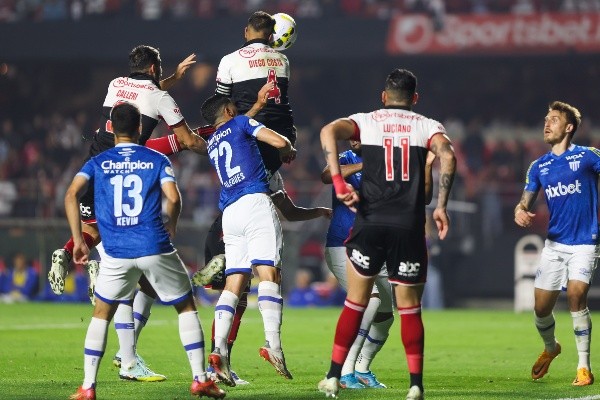 Marcello Zambrana/AGIF/ São Paulo em campo contra o Avaí. 