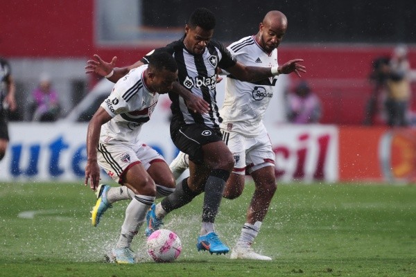 Agif/Ettore Chiereguini – Jogo do Botafogo foi marcado por chuva em São Paulo