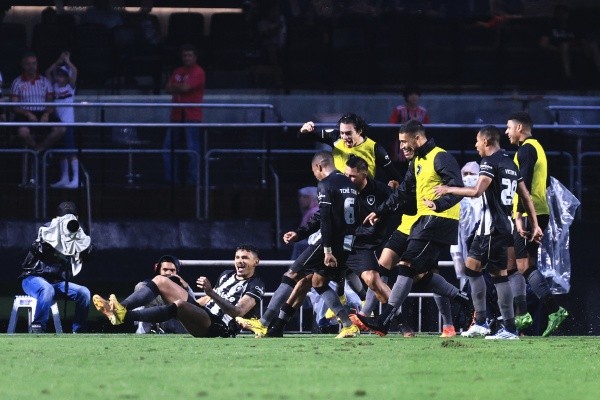 Foto: Ettore Chiereguini/AGIF – Botafogo venceu com gol de Tiquinho Soares