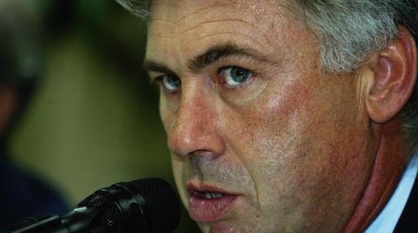 Foto: Bruna Prado / Getty Images - Ancelotti dirigiu Cafu no Milan Foto: Bruna Prado / Getty Images - Ancelotti dirigiu Cafu no Milan