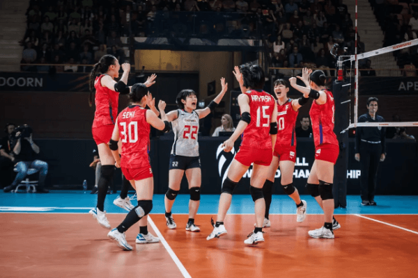 Japão comemora ponto contra o Brasil. Foto: FIVB