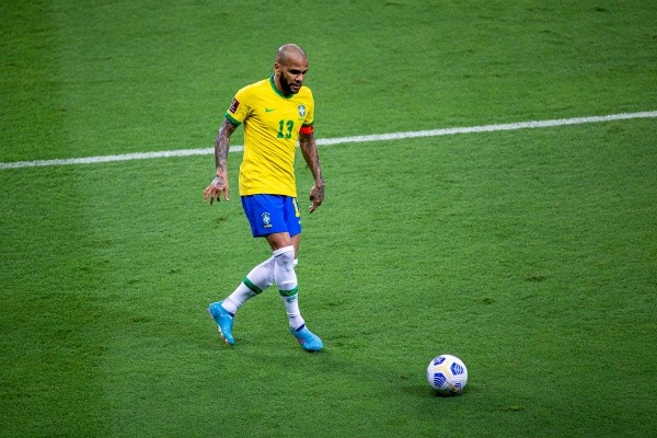 Foto: Alessandra Torres/AGIF | Daniel Alves ficou fora da convocação para Data FIFA de outubro Foto: Alessandra Torres/AGIF | Daniel Alves ficou fora da convocação para Data FIFA de outubro