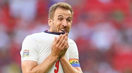 Foto:  Michael Regan/Getty Images - Harry Kane vai usar uma braçadeira com as cores do arco-íris durante a Copa do Mundo