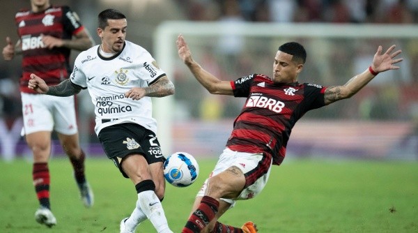 Fagner foi questionado pela torcida do Corinthians (Foto: Jorge Rodrigues/AGIF)