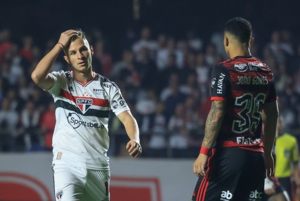 Giuliano Galoppo com a camisa do São Paulo - Foto: Marcello Zambrana/AGIF Giuliano Galoppo com a camisa do São Paulo - Foto: Marcello Zambrana/AGIF