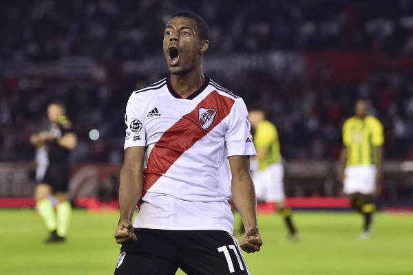 Nicolás De La Cruz ainda não renovou com o River Plate (Foto: Getty Images)