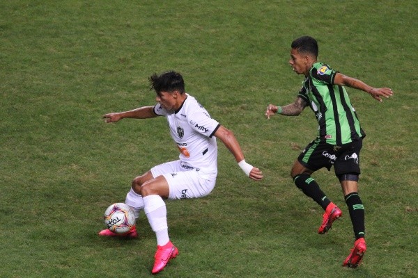 Foto: Fernando Moreno/AGIF – Alan Franco e Hyoran têm futuro exposto