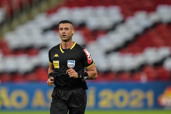 RJ - Rio de Janeiro - 19/06/2021 - BRASILEIRO A 2021, FLAMENGO X BRAGANTINO - O arbitro Braulio da Silva Machado durante partida entre Flamengo e Bragantino no estadio Maracana pelo campeonato Brasileiro A 2021. Foto: Thiago Ribeiro/AGIF