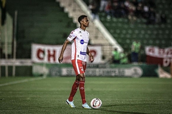 Anilson com a camisa do Náutico (Foto: Divulgação/Náutico)