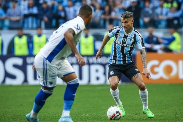 Pedro H. Tesch/AGIF/ Ferreira em campo pelo Grêmio. 