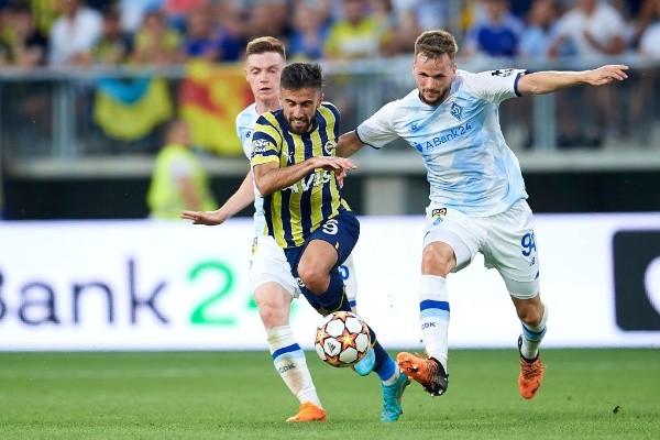 Adam Nurkiewicz/Getty Images/ Diego Rossi em campo no futebol turco. 