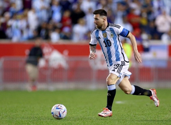 (Photo by Elsa/Getty Images/ Messi em campo. (Photo by Elsa/Getty Images/ Messi em campo.