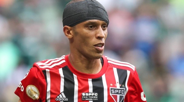 Miranda pode não continuar no São Paulo (Foto: Marcello Zambrana/AGIF) Miranda pode não continuar no São Paulo (Foto: Marcello Zambrana/AGIF)