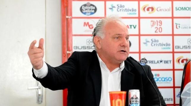 Foto: Dorival Rosa/Site Oficial Portuguesa - O executivo de futebol Toninho Cecílio em coletiva
