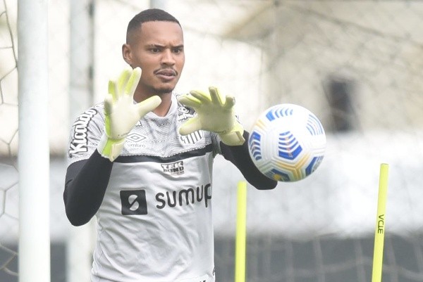 Foto: Ivan Storti/Santos FC – John não está satisfeito com reserva no Santos e quer ser negociado por Rueda