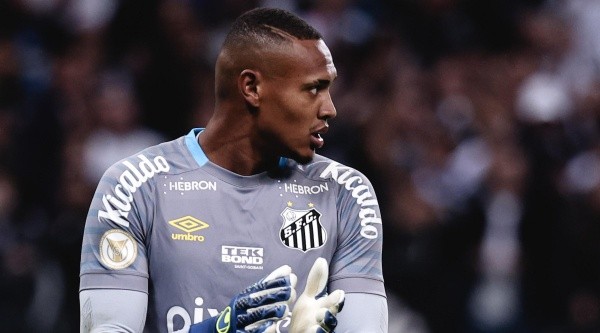 John em ação com a camisa do Botafogo (Foto: Ettore Chiereguini/AGIF)