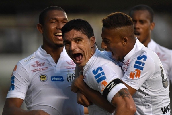 Foto: Mauro Horita/AGIF - Renato foi o herói da vitória do Santos sobre o Corinthians em 2016