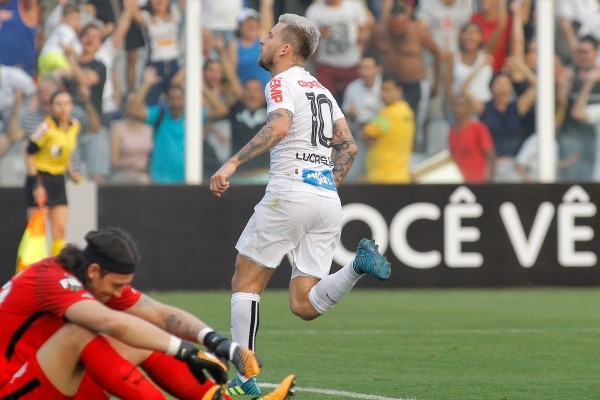 Foto:Daniel Vorley/AGIF – Lucas Lima marcou o primeiro do Santos